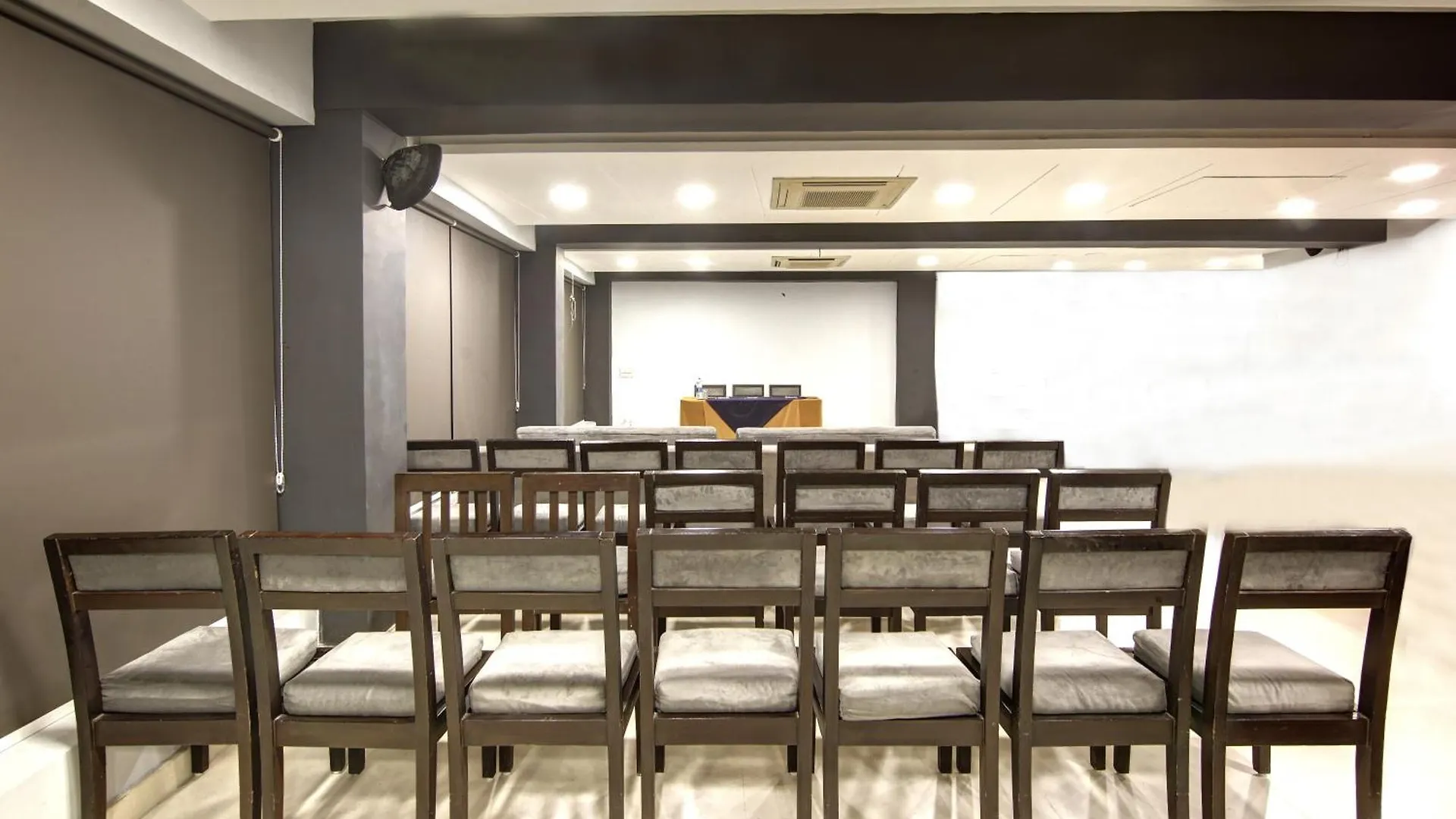 Hotel Bb Palace Delhi