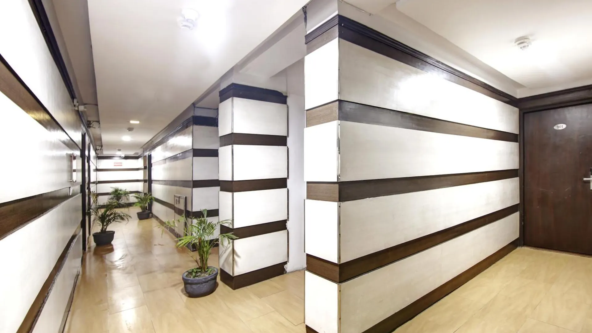 ***  Hotel Bb Palace Delhi  India