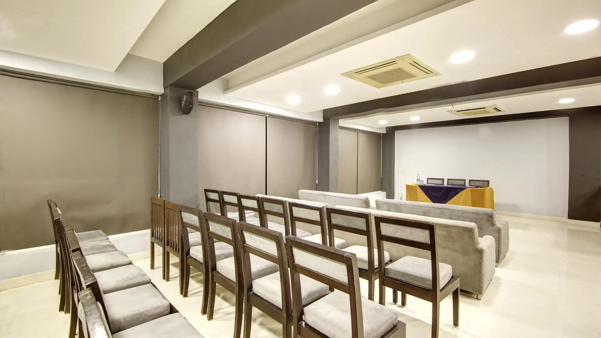 ***  Hotel Bb Palace Delhi  India